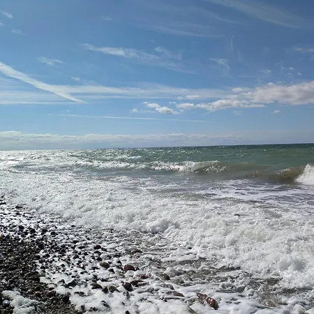 Strandhuepfer Auf Der Insel Fehmarn * Petersdorf auf Fehmarn